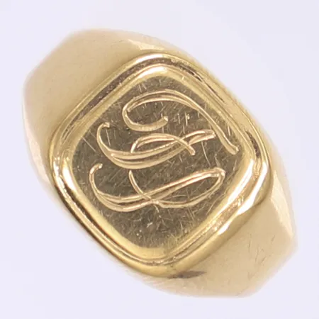 Klackring med monogram stl:16½ bredd 2-12mm 18K Vikt: 5,1 g
