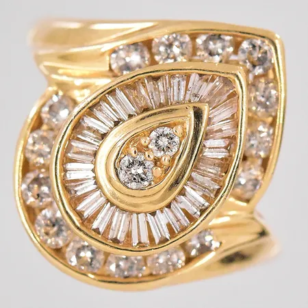 Ring med olikslipade diamanter ca 0,68ctv stl:17½ 14K Vikt: 6,4 g
