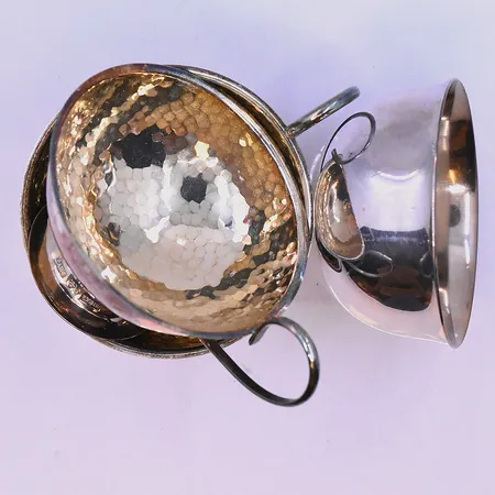 2 punschkoppar och en skål höjd 3 och 3,5 cm silver 830/1000. Vikt: 104,3 g