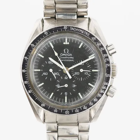 Herrur Omega Speedmaster Professional "Moon Watch", stål, manuell, Ø42mm, ref-nr: ST145.022-71, serie-nr: B31009823, boett-nr: 145022-71ST(HF), cal. 861, tidigt 70-tal, tachymeter, kronograf, troligtvis renoverad "T SWISS MADE T"-urtavla, stållänk ref-nr: 1171/633, viklås, åldersbetingat bruksslitage, repor, reseetui, värderingsintyg från Kaplans, inga övriga tillbehör.