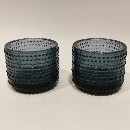 Ett par ljuslyktor Kastehelmi Oiva Toikka Iittala, höjd 6,5cm Ø7,5cm blått glas  Skickas med paket.