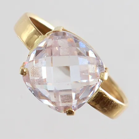 Ring med sten stl:16½ bredd 2,8-10mm GHA något skev 18K. Vikt: 2,5 g