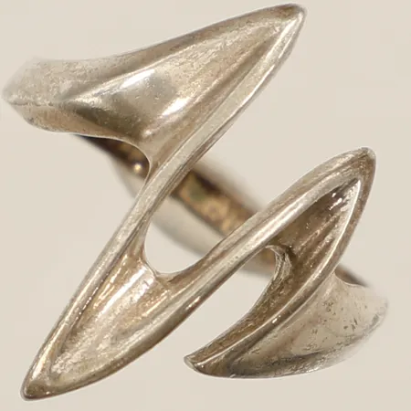 Ring stl:15¾ bredd 19,3mm silver 925/1000 Vikt: 2,5 g