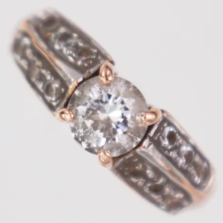 Ring vita stenar stl:16¾, bredd 2,9-6,2mm, 14K Vikt: 5,3 g