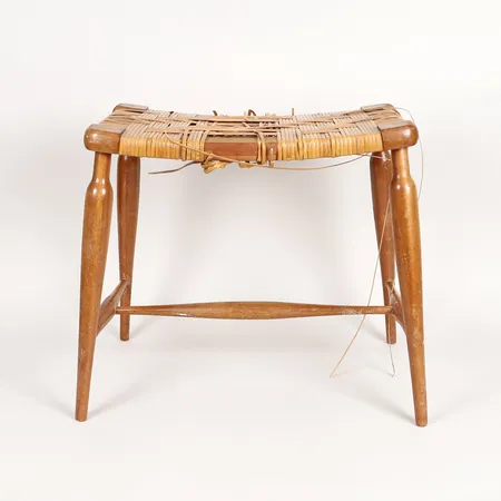 Pall med rottingsits Modell 967, Josef Frank för Firma Svenskt Tenn, ca 47x28x48cm, 1900-talets mitt, defekt rotting, hårt bruksslitage.