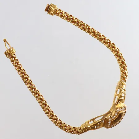 Armband med vita stenar halvstelt längd 18,5cm bredd 5-12mm 21K.  Vikt: 19,4 g