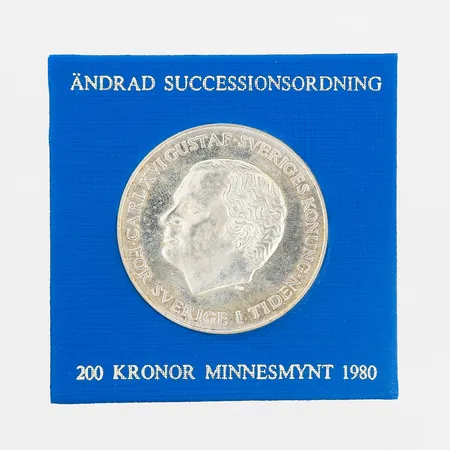 Mynt Ändrad successionsordning år 1980, Carl XVI Gustaf, 36mm, nominellt värde 200kr, silver 925/1000 Vikt: 27 g
