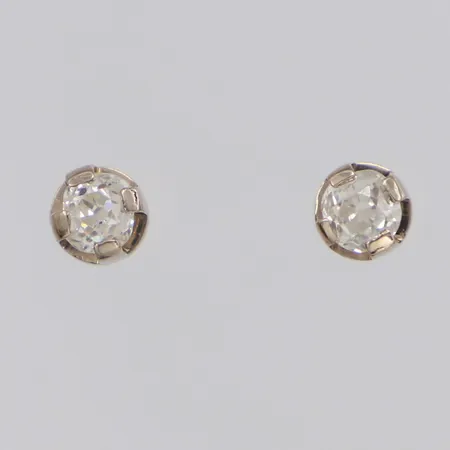 Ett par örhängen med stenar, slitna stenar, 14K Vikt: 0,7 g