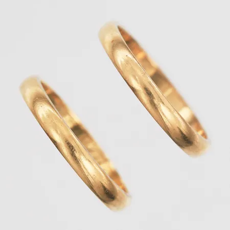Två ringar stl:16¼ och 16½, gravyr, 18K Vikt: 4,6 g