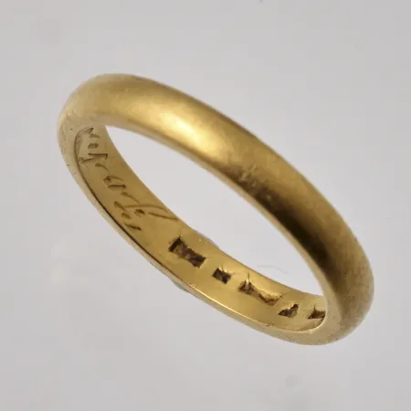 Ring stl:18 bredd 3,14mm, personlig gravyr, 23K, 5,58g.