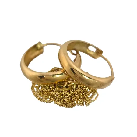 Halskedja Pansar i 8K guld, defekt 0,8g, örhängen Creoler i 18K guld Guldfynd (GFAB), diameter 14,5 mm, tjocklek 3 mm, en creol med ojämnheter 0,8g