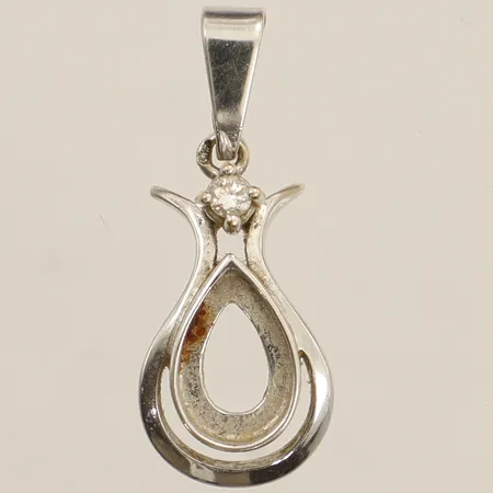 Hänge med diamant 1xca0,05ct, längd 25mm inkl ögla bredd 10,6mm saknar huvudsten, vitguld 18K Vikt: 2,4 g