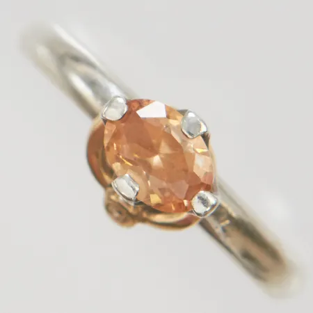 Ring med färg sten stl:17, bredd 2,5-6mm, guld detalj i 14K med diamant 1 x ca 0,001ct, silver 925/1000 Vikt: 5,2 g