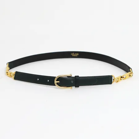 Bälte Céline grönt läder med guld beslag, 87cm bredd: 2cm, märkt Céline Paris samt Made in Italy, smärre bruksskick ena öglan på beslagen med tryckmärken invändigt