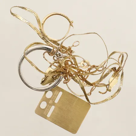 Diverse guld udda samt defekt 18K Vikt: 11 g