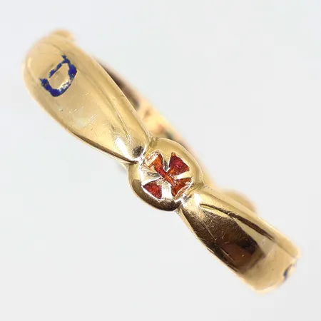 Ring med malterserkors, stl ca 26 , bredd: 3,3-5,5mm, gravyr, 18K, Vikt: 8,9 g