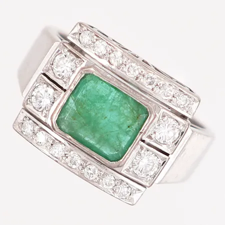 Ring med smaragd 1.00ct samt diamanter briljantslipade 4x0,05ct samt 14x0,01ct, skena 3 - 12mm, Ceson, Göteborg 1979, vitguld 18K Vikt: 7,5 g