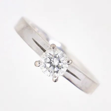 Ring vitguld stl 16¼ med diamant 0,52ct TW-Vs, personlig gravyr, Svenska stämplar, diamantgaranti intyg Ringströms Guld & Ur, 18K, Vikt: 5,4 g