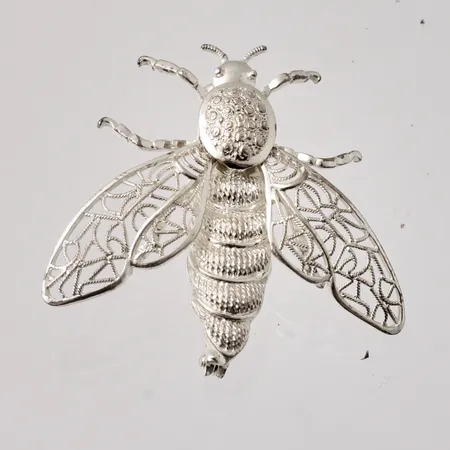 Brosch 28,5x35mm, rörliga vingar, silver 830/1000, 6,71g.