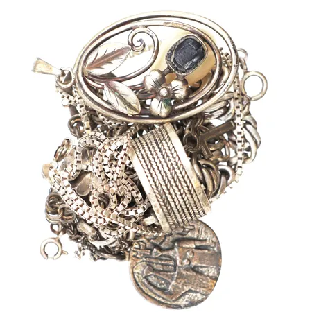 Diverse silversmycken, defekter, 830-925/1000 silver Vikt: 55,9 g