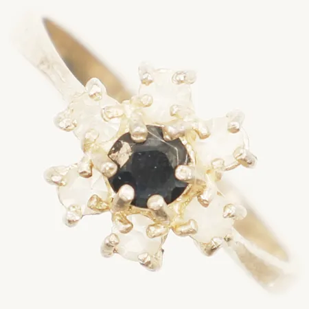 Ring med blå samt vita stenar stl:17 bredd 9,8mm silver 925/1000 Vikt: 1,7 g