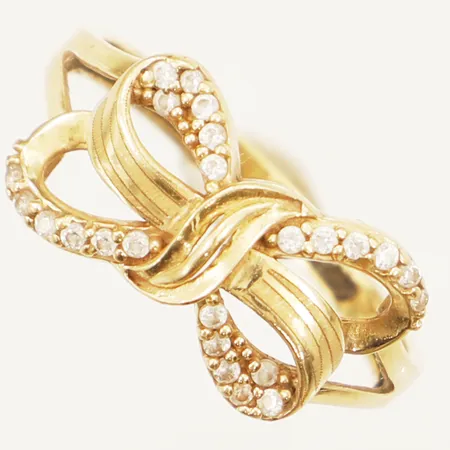 Ring rosett med vita stenar stl:17½, bredd 9,3mm 21K Vikt: 2,8 g