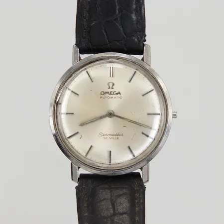 Herrur Omega Seamaster, Ø34,5mm, stål, manuell, datum, monocoque, läderband och spänne ej original, krona saknas, sekundvisare saknas, repigt plastglas, odör, ingen funktionsgaranti, inga tillbehör.