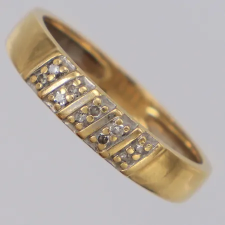Ring med diamanter 10x ca 0,005ct 8/8-slipade stl:17, bredd 3,8mm, 18K Vikt: 2,5 g