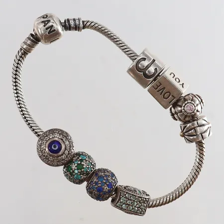Armband Pandora med berlocker längd 17,5cm bredd 3-11mm Silver 925/1000.  Vikt: 35,1 g