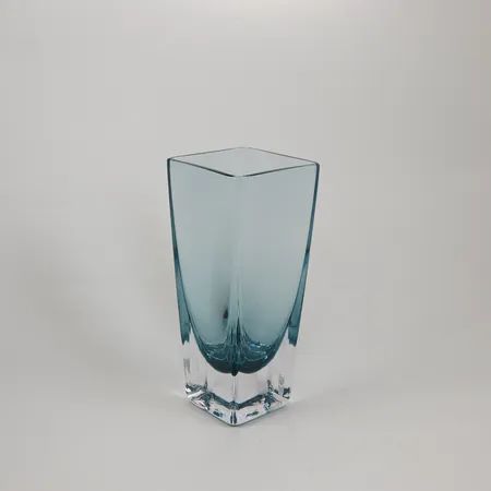 Vas höjd 16cm bredd 6,6cm, Sea Glasbruk, glas, blå, glas, etikettmärkt.