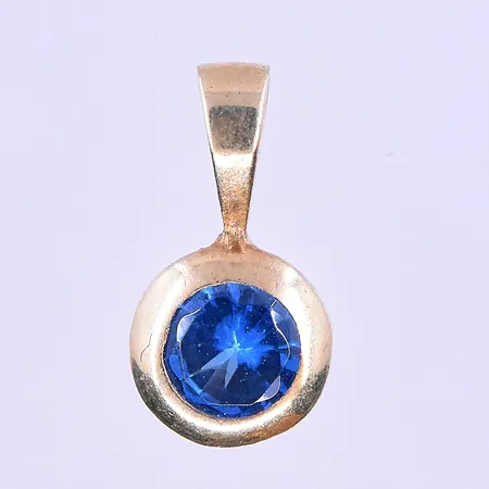 Hänge blå sten längd 11 mm bredd 6 mm 14K. Vikt: 0,4 g
