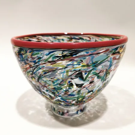 Skål Centilop", Bertil Vallien för Kosta Boda, höjd 12cm Ø17cm polykrom glasmassa nr 58817 signerad  Skickas med paket.