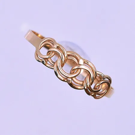 Ring Bismarck stl: 17¼ bredd 2-5 mm 18K. Vikt: 1 g