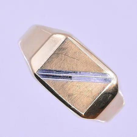 Klackring Guldfynd stl: 21½ bredd 4-11 mm vitguldsdetalj 18K. Vikt: 4,2 g