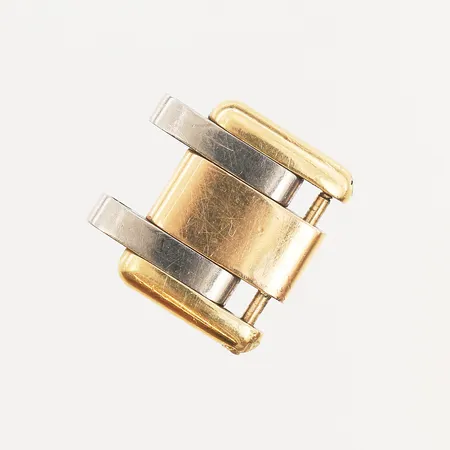 Del av klocklänk, längd 13mm, bredd 13mm, 18K gul/vitguld.
 Vikt: 3,1 g