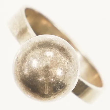 Ring med kula stl:18¼ bredd 11mm Ge-Kå-Smyckek G Kaplan år 1966 silver  Vikt: 4,8 g