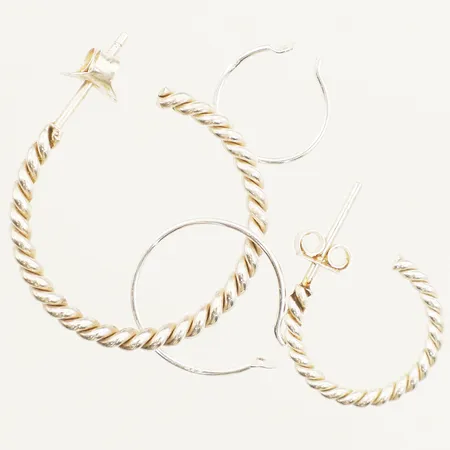 Fyra udda örhängen stl Ø10+13,5+15+24mm silver 925/1000 Vikt: 3,1 g