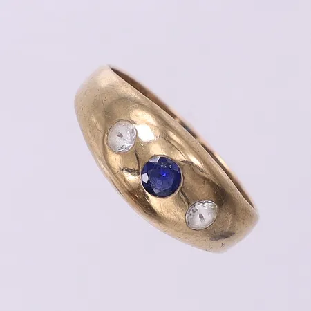 Lordring med stenar, stl:17¾ bredd 3,5-8,1mm , mindre bucklor. 8K  Vikt: 2,9 g