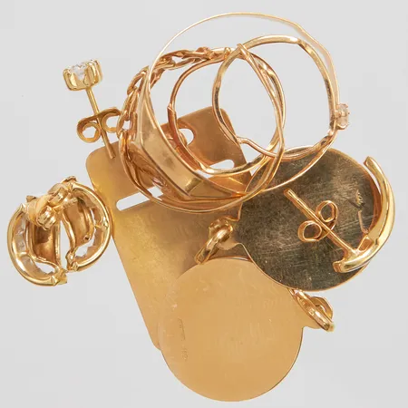 Diverse guld, defekt, stenar, personlig gravyr, 18K Vikt: 12,4 g