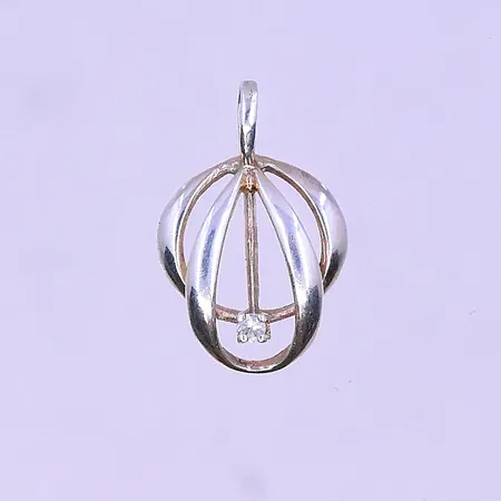 Hänge längd 21 mm bredd 14 mm silver 830/1000. Vikt: 1,3 g
