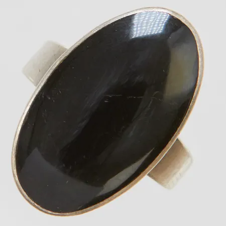 Ring med svart sten stl:18, bredd: 3-26mm, silver 925/1000 Vikt: 6,8 g