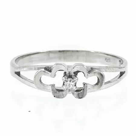 Ring med en 0,02ct 8/8-slipad diamant stl:17 bredd 2-5,5mm, vitguld 18K 1,7g. 