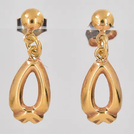 Örhängen längd 18mm bredd 6mm missfärgningar 18K Vikt: 0,7 g