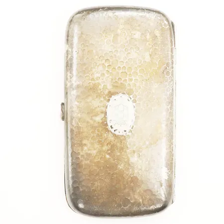 Cigarrilletui med förgylld insida 13,5x69mm vapengravyr silver Vikt: 139,8 g