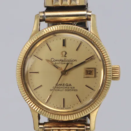 Damur Omega Constellation, stål, automatisk, 24,5mm, boettnr 568 016, Cal 685, serienr 31820668, datum, trasigt flexarmband i stål ej original, repigt plexiglas, skadad urtavla, repig boett, inga tillbehör. 