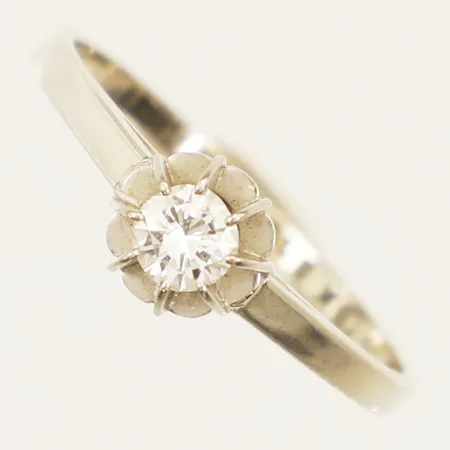 Ring med diamant 0,16ct enligt gravyr stl:16 bredd 1,4mm GFAB vitguld 18K Vikt: 1,5 g