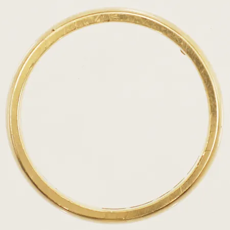Ring slät stl17¾ bredd 3,7mm, Heribert Engelbert AB år 2000, gravyr 18K Vikt: 4,6 g