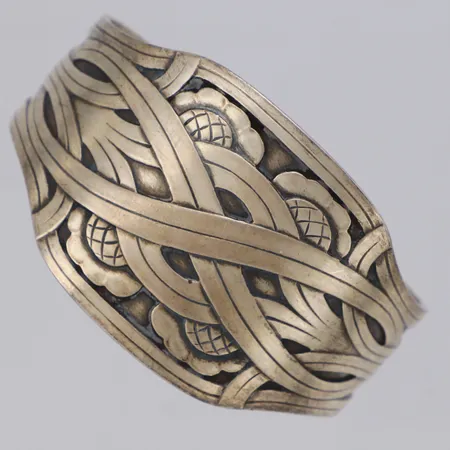 Armband Georg Jensen, Harald Nielsen, modellnr:55, reglerbar storlek ca 50-60mm, bredd 47mm, ristade initialer på insidan, ojämnt, Danmark, silver 925/1000 silver Vikt: 54,3 g