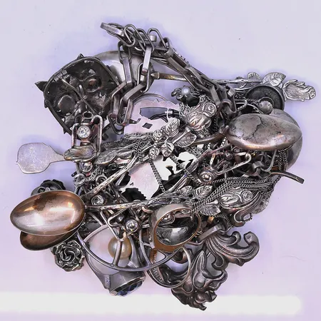 Diverse silver 830/1000. Vikt: 205,3 g