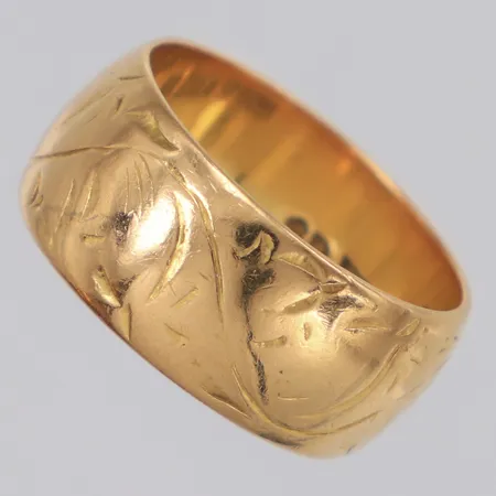 Ring stl:17¼, bredd 8,7mm, Bertil Lundberg Guldsmedsatelje Ab Stockholm 1974,18K Vikt: 9 g